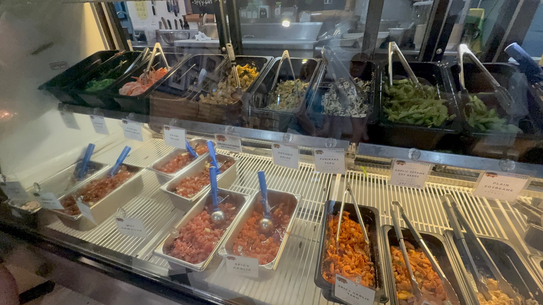 Da Poke Shack counter