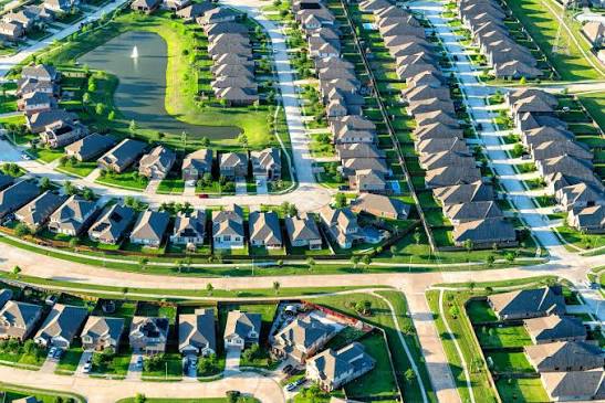 Sterling Ridge, The Woodlands: A Complete Village and Neigh...